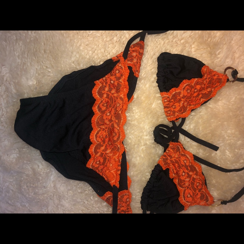 Bikini - Picture 2 of 3